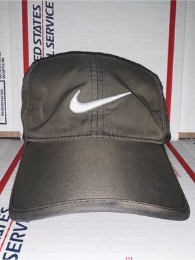 Nike Olive 🫒 Swoosh Cap 🧢 hat sports running 🏃 lightweight heritage 86 dri fit